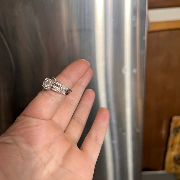 Brand new beautiful 13 diamond women’s wedding set H clarity - Picture 3 of 7